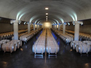 Chai à barriques du Château La Louvière