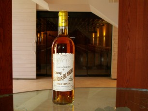 Bouteille de Château La Tour Blanche millésime 1962