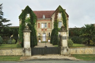 Deutsch: Château Raymond Lafon, Besuch in 2002, eigenes Bild, GNU-Lizenz
English: Château Raymond Lafon in Sauternes, photographed in 2002, GNU licence