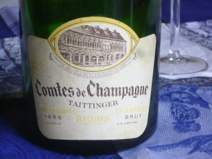 Français : L'étiquette d'une bouteille de champagne : une cuvée « Comtes de Champagne » de la maison Taittinger, millésime 1966