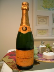 English: Veuve Clicquot bottle - Champagne - France
Português: Garrafa de champanhe Veuve Clicquot - França