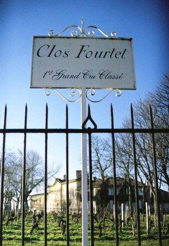 Portail et château du Clos Fourtet